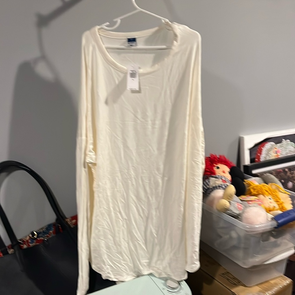Brand new old navy size medium long sleeve shirt